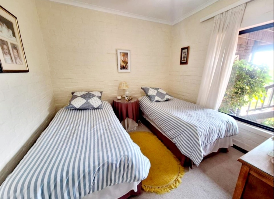 4 Bedroom Property for Sale in Boggomsbaai Western Cape